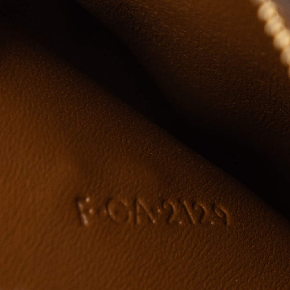 Pre-Loved Celine Medium Calfskin Classic Box - Picture 6 of 8